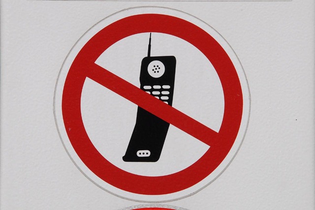 no-phone-x1o