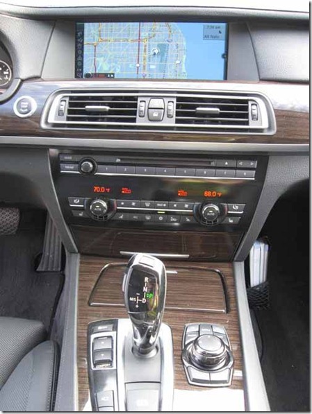 BMW-750i-console